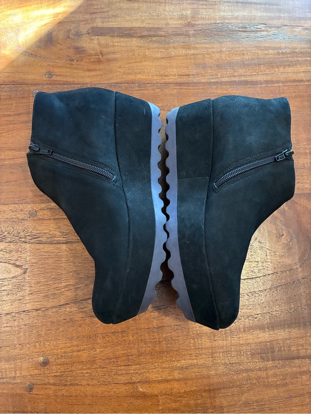 Camper Women’s Laika Black Ankle Boots Suede with Lavender Soles EU 39